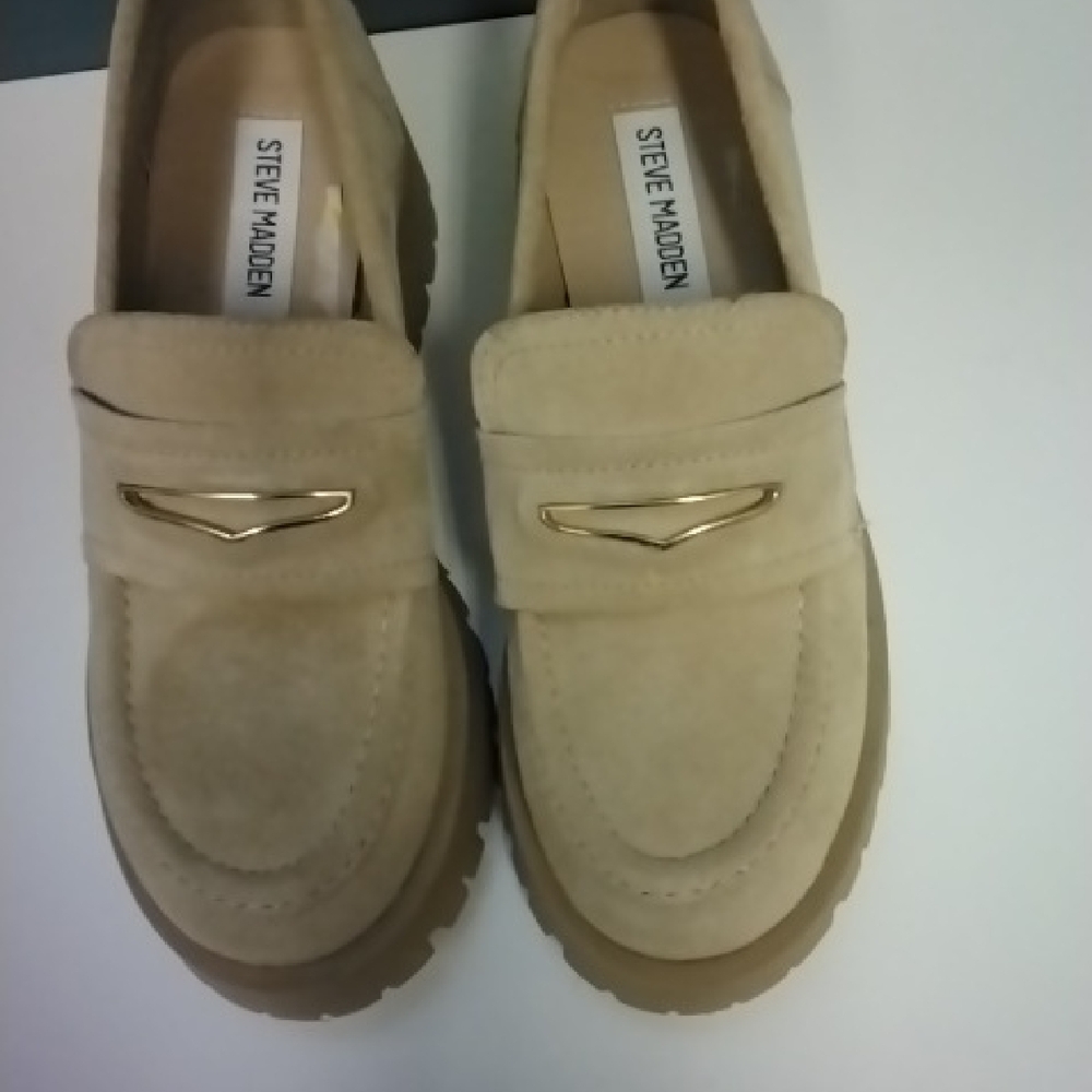 Shoes - Picture 6 of 9